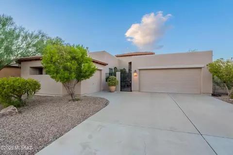 8075 N Painted Feather Dr, Tucson, AZ 85743
