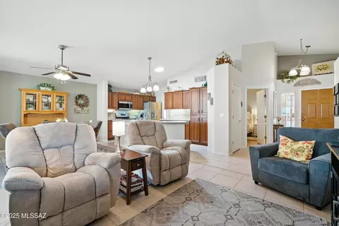 Living - 8557 S Dubloon Way, Tucson, AZ 85756 photo 2 of 3