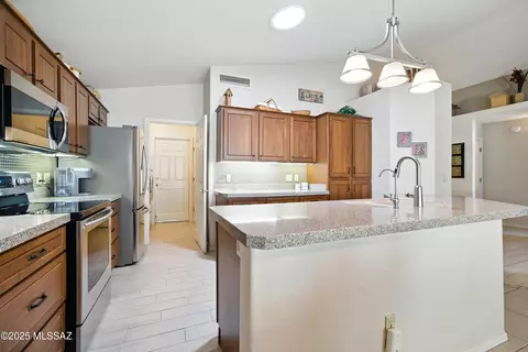 Kitchen - 8557 S Dubloon Way, Tucson, AZ 85756 photo 3 of 6