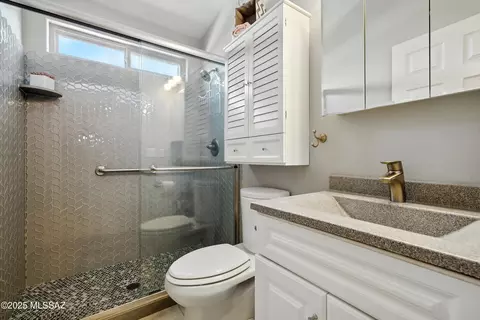 Bath - 8557 S Dubloon Way, Tucson, AZ 85756 photo 2 of 2