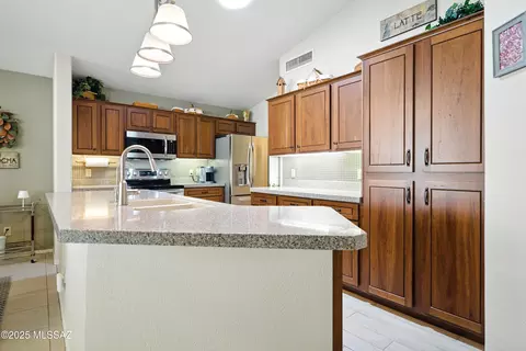 Kitchen - 8557 S Dubloon Way, Tucson, AZ 85756 photo 2 of 6