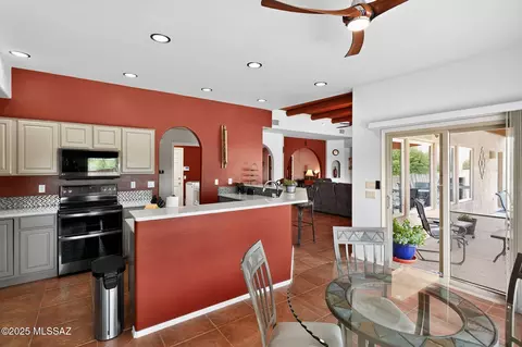 Kitchen - 14272 E Whispering Ocotillo Pl, Vail, AZ 85641 photo 4 of 6