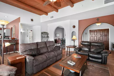Living - 14272 E Whispering Ocotillo Pl, Vail, AZ 85641 photo 2 of 4