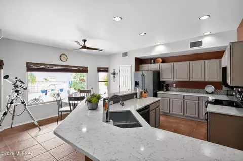 Kitchen - 14272 E Whispering Ocotillo Pl, Vail, AZ 85641 photo 6 of 6