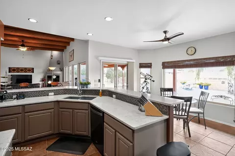 Kitchen - 14272 E Whispering Ocotillo Pl, Vail, AZ 85641 photo 5 of 6