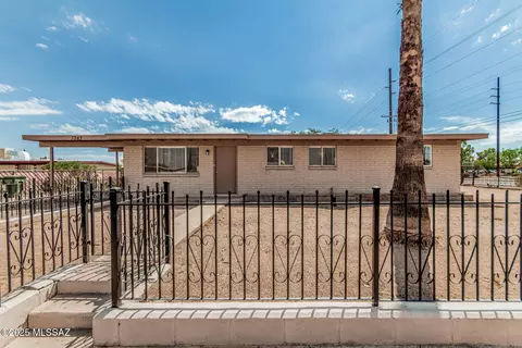 3763 S Amos Pl, Tucson, AZ 85730