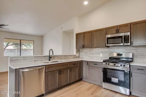 1724 W Haywood Pl, Tucson, AZ 85746