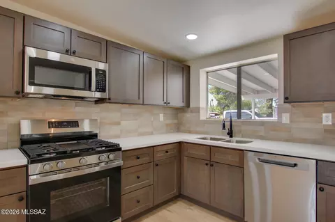 6987 E Lola Pl, Tucson, AZ 85730