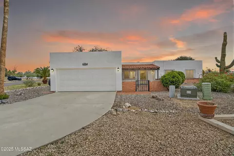 1560 N Paseo Del Cervato, Green Valley, AZ 85614