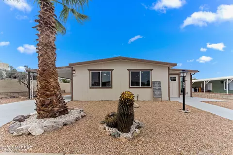 270 W Palma Dr, Green Valley, AZ 85614
