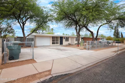 2018 S Longfellow Pl, Tucson, AZ 85711