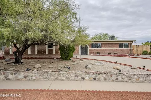 2141 S Deer Trail Cir, Tucson, AZ 85710