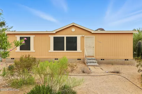 11005 W Windchime Dr, Tucson, AZ 85743