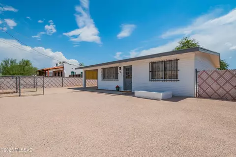 220 E Blacklidge Dr, Tucson, AZ 85705