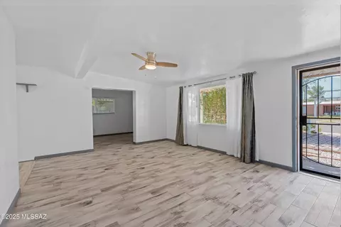 Living - 5201 E 23rd St, Tucson, AZ 85711 photo 2 of 3