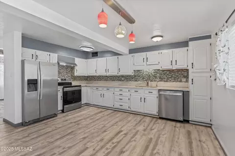 Kitchen - 5201 E 23rd St, Tucson, AZ 85711 photo 3 of 3