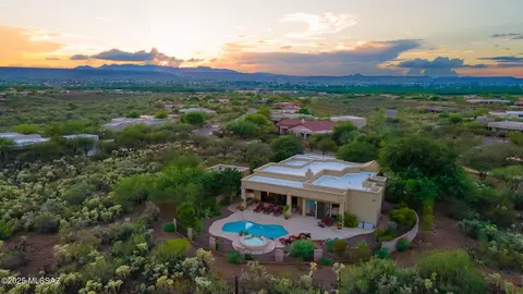 1072 E Cave Canyon Pl, Green Valley, AZ 85614