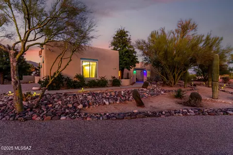 900 W Dawson Pl, Tucson, AZ 85704