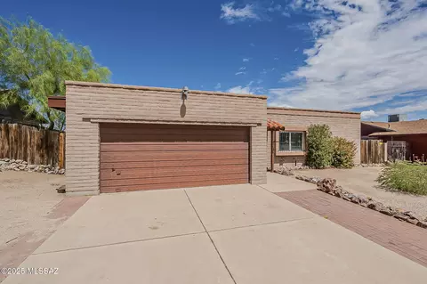 8355 E Ruby Dr, Tucson, AZ 85730 photo 3