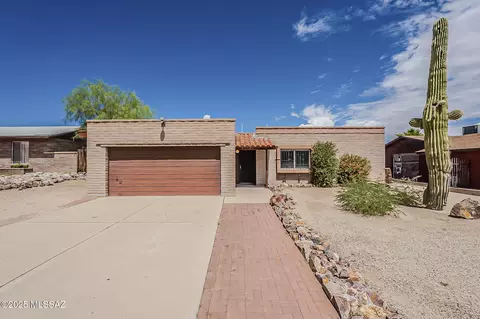 8355 E Ruby Dr, Tucson, AZ 85730 photo 2