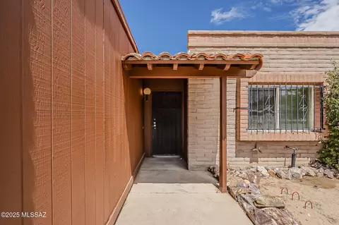 8355 E Ruby Dr, Tucson, AZ 85730 photo 4