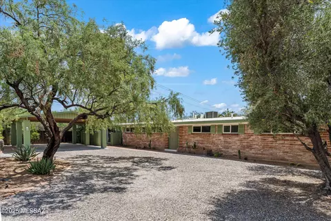 7076 E Arrowhead Dr, Tucson, AZ 85715