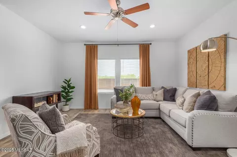Living - 1044 S Chatfield Ave, Vail, AZ 85641 photo 1 of 2