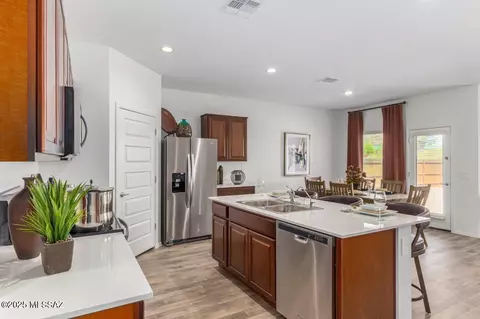 Kitchen - 1044 S Chatfield Ave, Vail, AZ 85641 photo 4 of 6