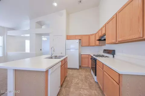 8966 E Autumn Sage St, Tucson, AZ 85747 photo 4