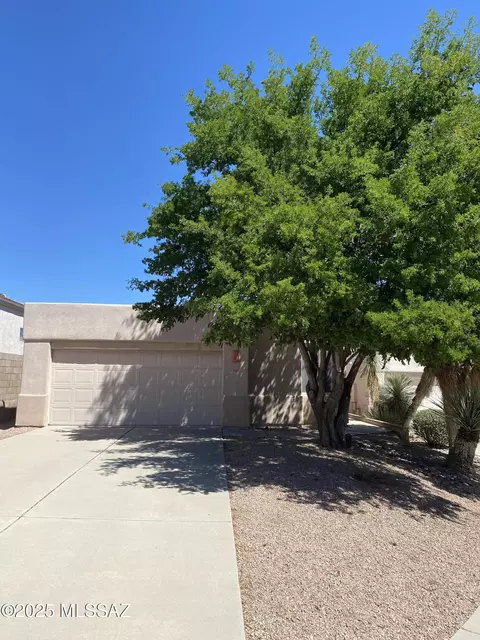 7381 E Placita Luz De La Luna, Tucson, AZ 85715