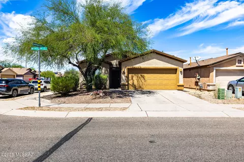 7258 S Millers Tale Dr, Tucson, AZ 85756