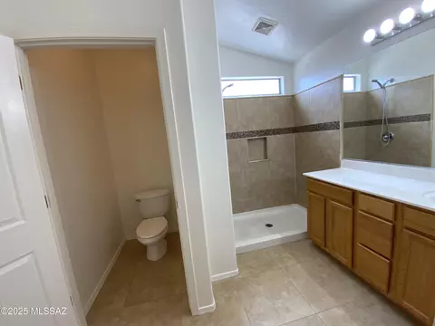 Bath - 13268 E Mesquite Flat Spring Dr, Vail, AZ 85641 photo 3 of 5