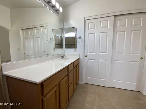 Bath - 13268 E Mesquite Flat Spring Dr, Vail, AZ 85641 photo 2 of 5