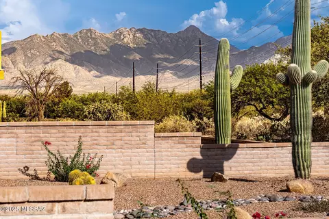993 W Blue Fox Rd, Green Valley, AZ 85614