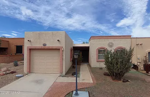 1210 W Mountain Vw, Green Valley, AZ 85622