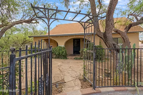 11134 Edison St, Tucson, AZ 85749 photo 2