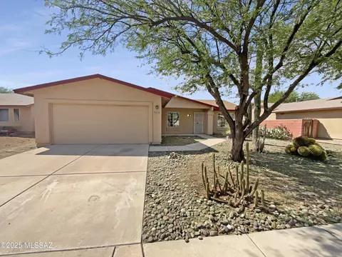 9624 E Azuma Way, Tucson, AZ 85747