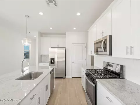 10338 E Red Slate Pl, Tucson, AZ 85748