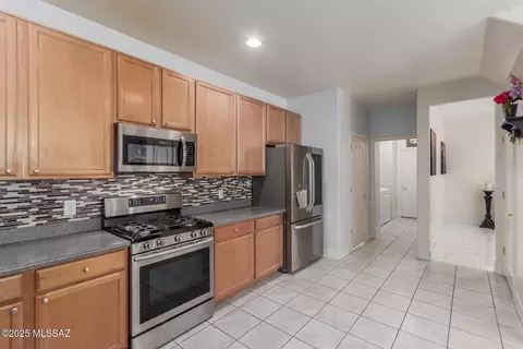 Kitchen - 5920 E Tercel Dr, Tucson, AZ 85756 photo 2 of 4