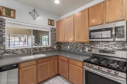 Kitchen - 5920 E Tercel Dr, Tucson, AZ 85756 photo 4 of 4