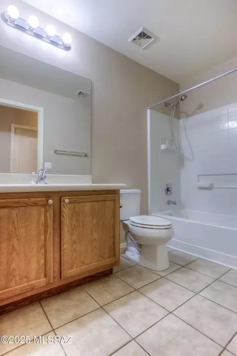 Bath - 12561 E Red Canyon Pl, Vail, AZ 85641 photo 3 of 3