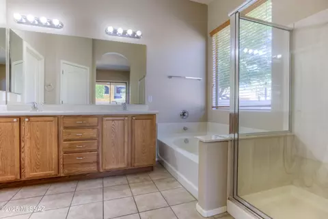 Bath - 12561 E Red Canyon Pl, Vail, AZ 85641 photo 1 of 3