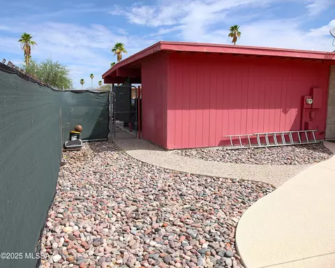 Exterior - 2306 E Walnut St, Tucson, AZ 85706 photo 7 of 7
