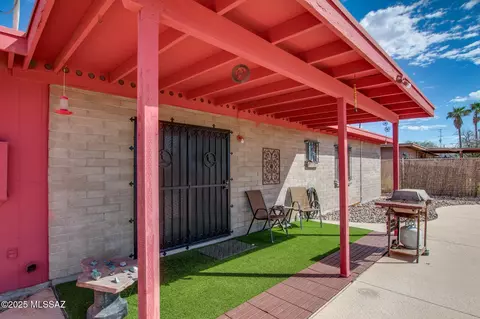 Exterior - 2306 E Walnut St, Tucson, AZ 85706 photo 3 of 7