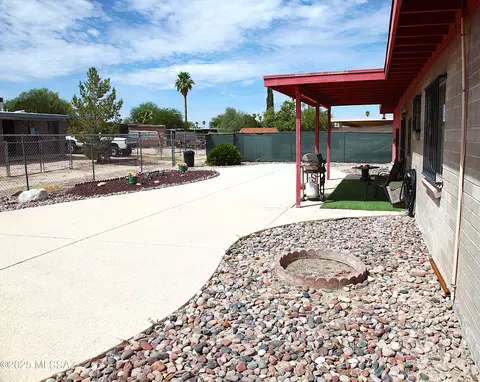 Exterior - 2306 E Walnut St, Tucson, AZ 85706 photo 5 of 7