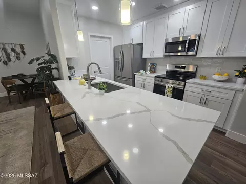 2020 E River Rd #102, Tucson, AZ 85718