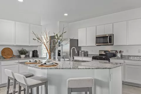 Kitchen - 1145 S Nedra Pl, Vail, AZ 85641 photo 6 of 10
