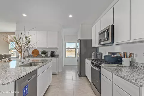 Kitchen - 1145 S Nedra Pl, Vail, AZ 85641 photo 9 of 10
