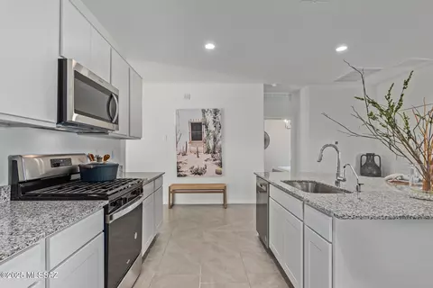 Kitchen - 1145 S Nedra Pl, Vail, AZ 85641 photo 10 of 10