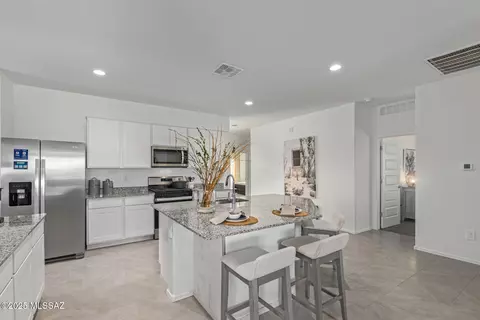 Kitchen - 1145 S Nedra Pl, Vail, AZ 85641 photo 4 of 10